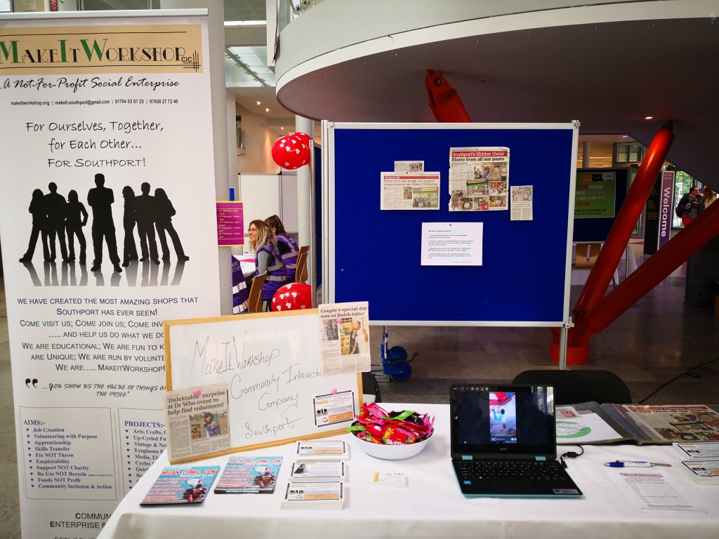 Edge Hill Volunteer Fair makeitworkshop.wordpress.com/2019/02/14/edg…