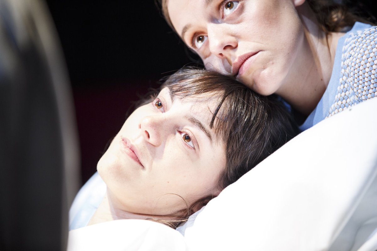 laclaudiacedo's tweet photo. Ieps!!! Hiper contenta perquè acabo de saber que “Una gossa en un descampat” és candidata als #PremiosMax2019 en la categoria de AUTORÍA TEATRAL❤️🎉🎉!!!!! @salabeckett @SergiBelbel L’equipazo que l’aixeca en té la culpa😍 https://t.co/acdtgWusmt