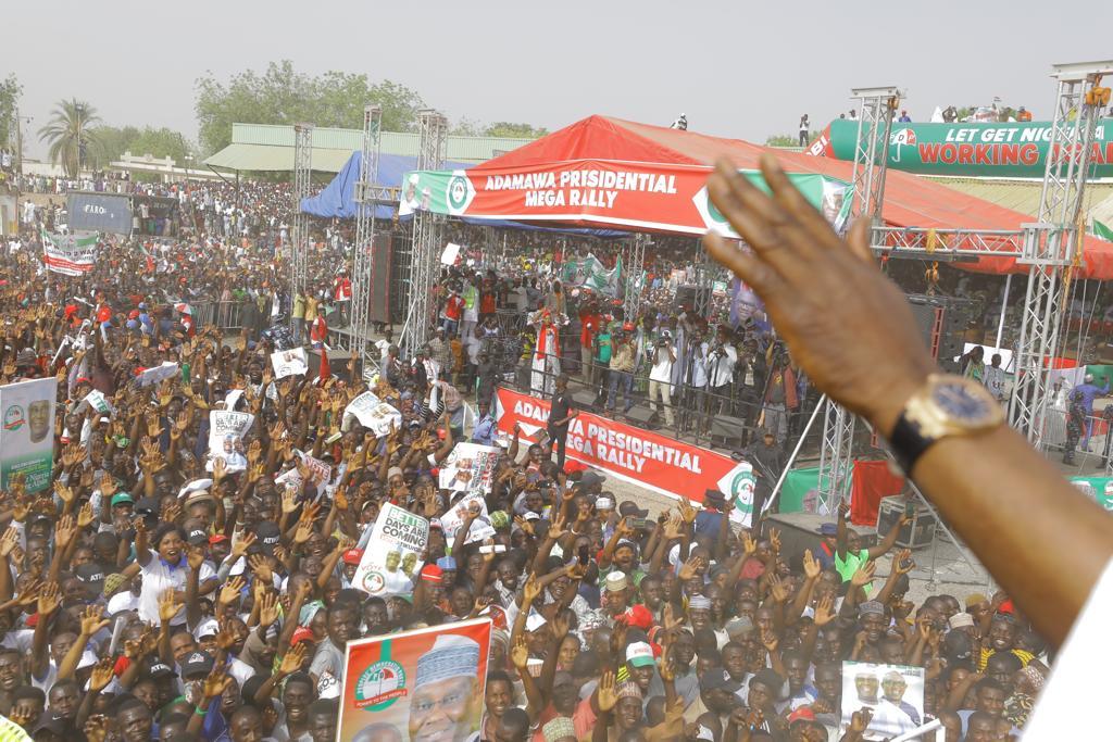 ElokaMatthew's tweet photo. Adamawa the home town of @atiku Abubakar is fully Atikulated. The PDP in a round-up campaign, took the rescue mission to Adamawa. Atiku is welcomed everywhere in Nigeria. Atiku is winning and he is just the best. #BNWA #TheResueTeamInAdamawa #AtikuMyVal https://t.co/ApEDnrHIsy