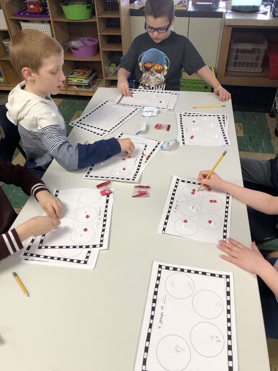 MrsStencil's tweet image. Working on our equal groups with a sweet treat. #review #module6 #bushrules