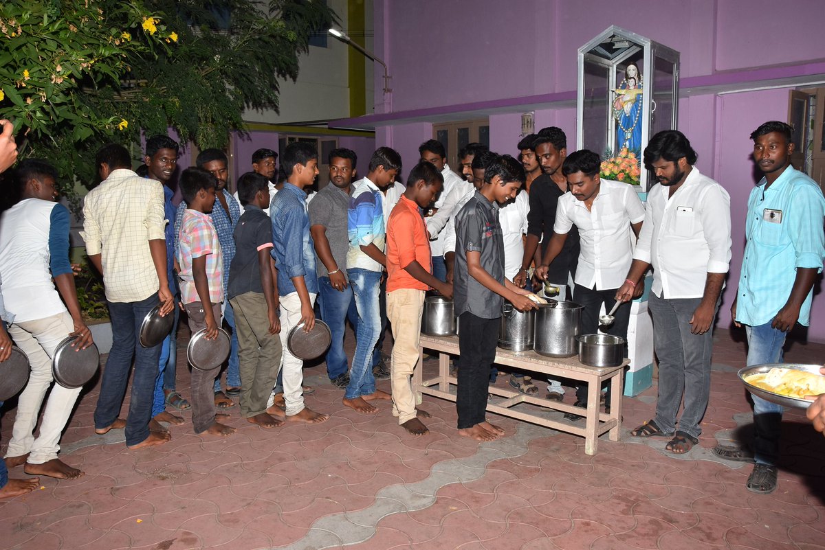 martindaniel082's tweet image. Thanks to Ajith fans @Nellai_AjithFC Really So happy join our #NGKTeaserCelebration and Thank you for being together with us.🙏
@TvlSFC @Nellaikarthik72 @siva_anjaan @Nirmal_twetz @SuriyaAjith_fc @NellaiSuryaTeam