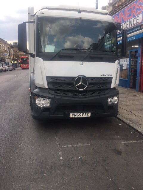 SaveN4N5Shops's tweet photo. So ⁦@sainsburys⁩ is this the lack of care your lorries will take at your proposed 2nd store on #BlackstockRd? Hazardous, disruptive, polluting. We say No. Again. https://t.co/kNfPbcJnYA