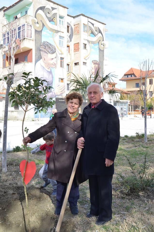 BlendiKlosi's tweet photo. 10 çifte e #krijuanO2etyre, në “Parkun e Dashurisë”, në Urën Vajgurore, Berat! #krijoO2tend edhe ti! #mbill5peme për Dashurinë ❤ https://t.co/Q01Kt2x5qS