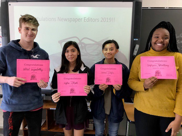 SalemHSNews's tweet photo. Congratulations to the 2019-2020 SunDevil Times Editors! They will spend the rest of the year shadowing current editors in preparation to take over next year! #SunDevilTimes @MatthewDelaney9 https://t.co/n58hcHEdDX