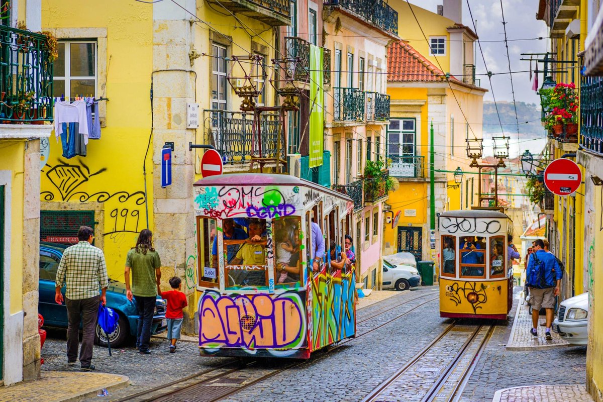 ResortWorldwide's tweet photo. #Lisbon property offers tax-free rental income, rising prices and bespoke craftsmanship https://t.co/2dRB74kW2c https://t.co/Ycu0Xywko5