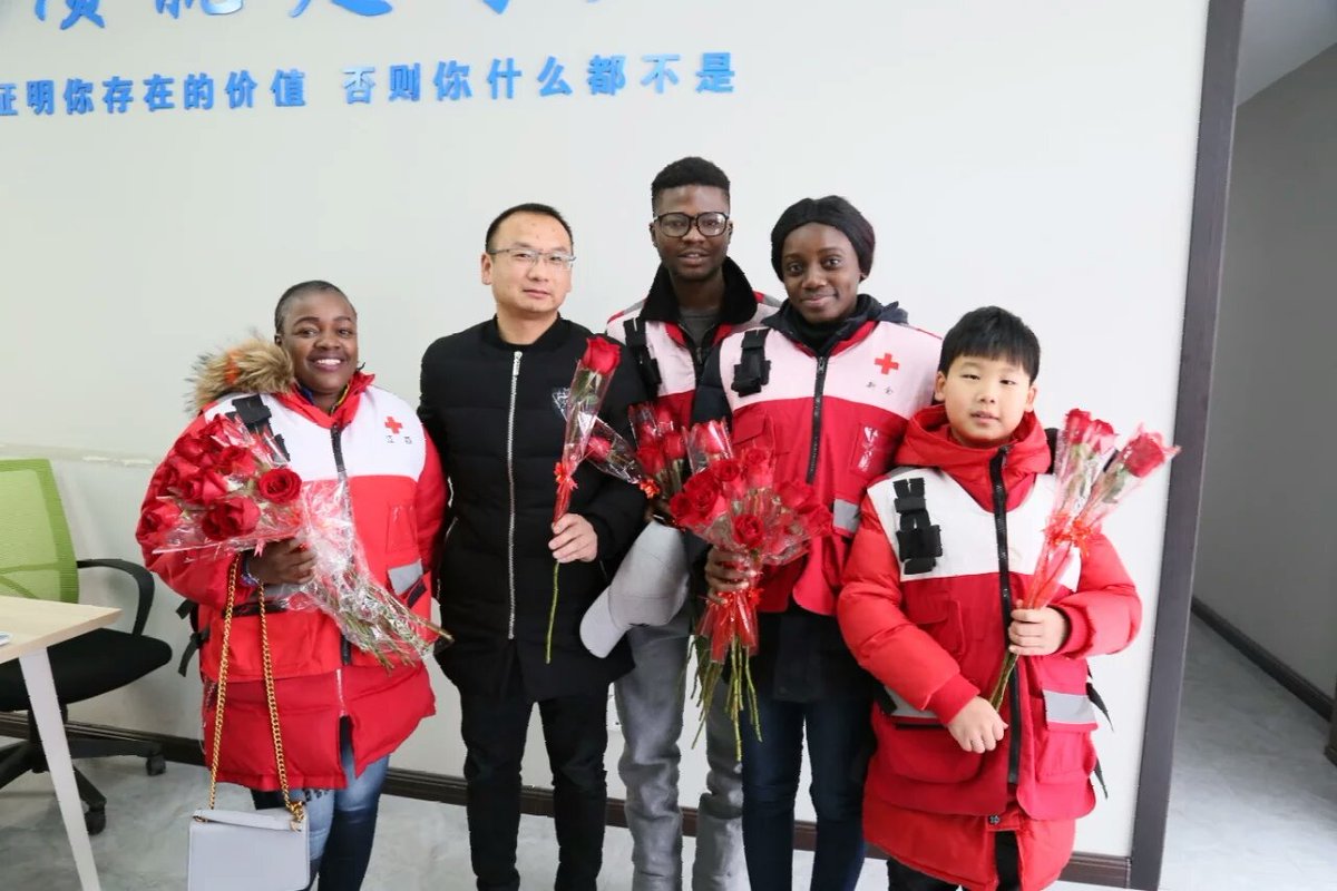 VhubLiberia's tweet photo. Forming #VolunteersHubChina, @AdihamuK writes,  today valentine day we reach out to sell flowers to offices and donate the money to the Disabled community in my city and we also visited the sick in the hospital. #HappyValentinesDay2019 #Happy_valentine   @AminaJMohammed https://t.co/Ty250xMaeC