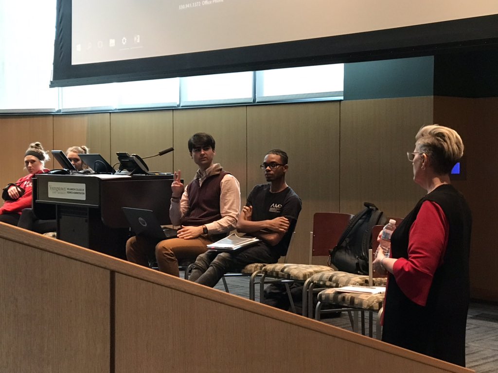 .@pse_ysu #AnthonyNakley Chapter VP with students <a href="/YSUWCBA/">YSU WCBA</a>