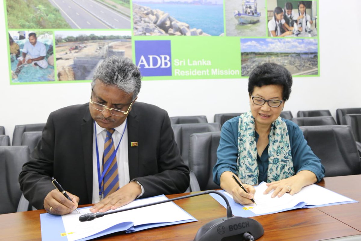 SJPFOE's tweet image. Prof. Sampath Amaratunge, Vice Chancellor of the University of Sri Jayewardenepura signed the ADB Loan agreement for the construction of the Faculty of Engineering on the 13th February 2019.