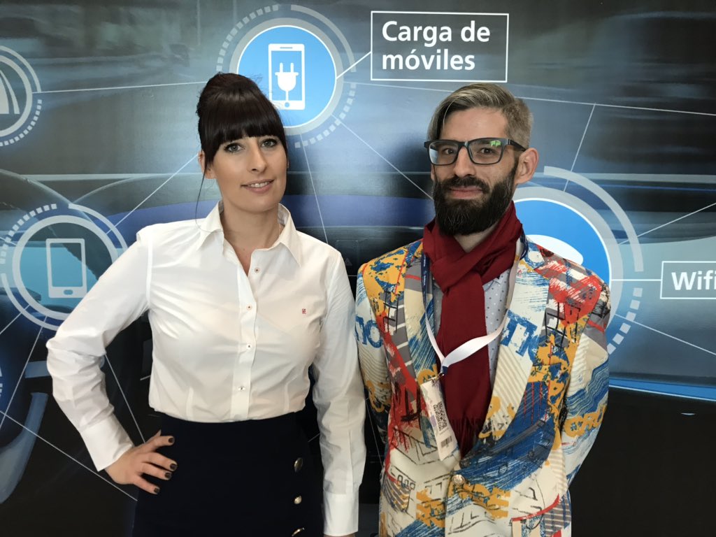 somosdedatos's tweet photo. Parte de nuestro equipo técnico y comercial ha tenido el placer de compartir espacio esta semana junto a @CABKCF_auto en el #congresofaconauto @Faconauto_com Hablando sobre big data &amp; Inteligencia artificial al servicio de las ventas del vehículo de ocasión. #SomosTecnología https://t.co/lLWp25Lc63