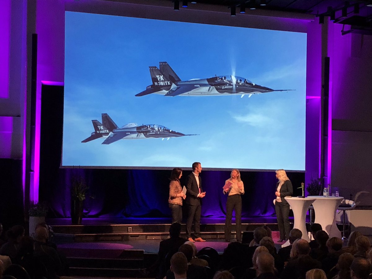marielkpg's tweet photo. Näringslivsdagen i Linköping. Två av Linköpings viktiga företag på scenen. Och många trevliga möten. Dagens ord var samverkan. 
#näringslivsdagen #linköping https://t.co/rrcrqd8o46