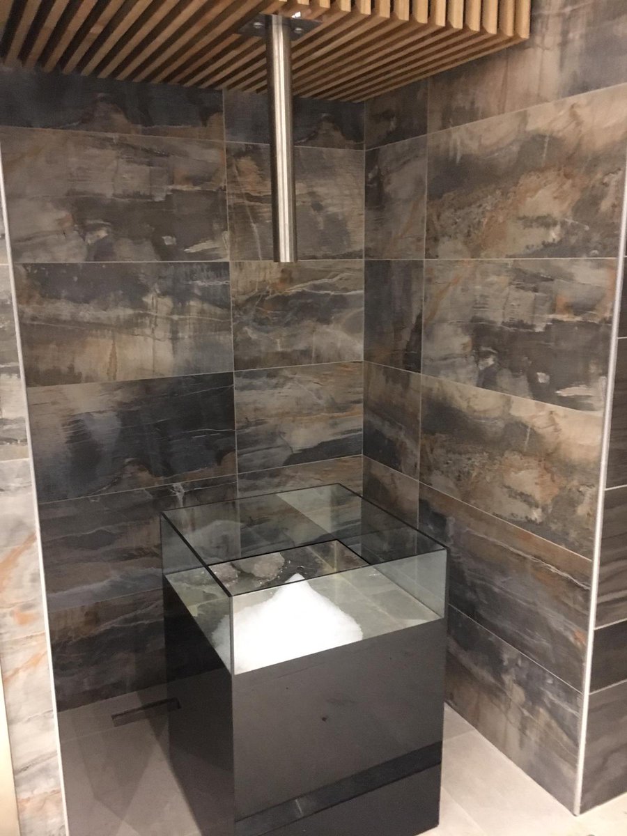 techno_pool's tweet photo. Questa in foto si chiama #cascatadighiaccio 
Particolarmente indicata come completamento del percorso #benessere dopo la #sauna o il #bagnoturco ; il contatto del ghiaccio con la pelle rivitalizza e tonifica i tessuti, riattiva la circolazione e rafforza il sistema immunitario 💪 https://t.co/YD3qijcnZB