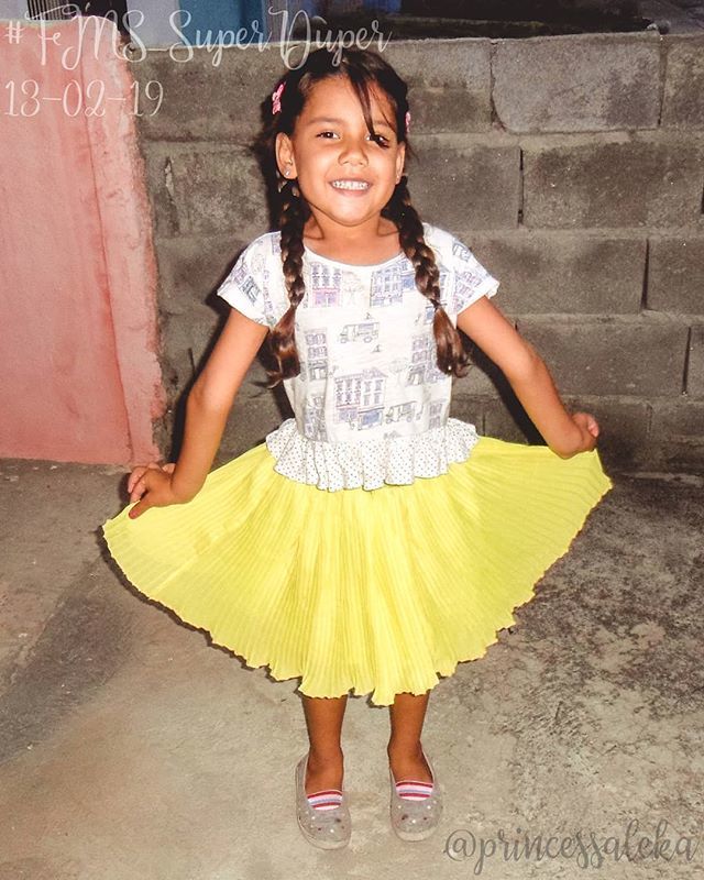 Princess_Aleka's tweet image. [44/365] Día 13. Super duper: La cumpleañera con su falda nueva. • (Day 13. Super duper: The birthday girl with her new skirt.) • • •
#FMSPAD #FMSPhotoADay @fmsphotoaday #FMSPhotoADayFeb #FMS_SuperDuper #PhotoADayChallenge #365DaysOfPhotos #LittleMom… bit.ly/2GrBvtm