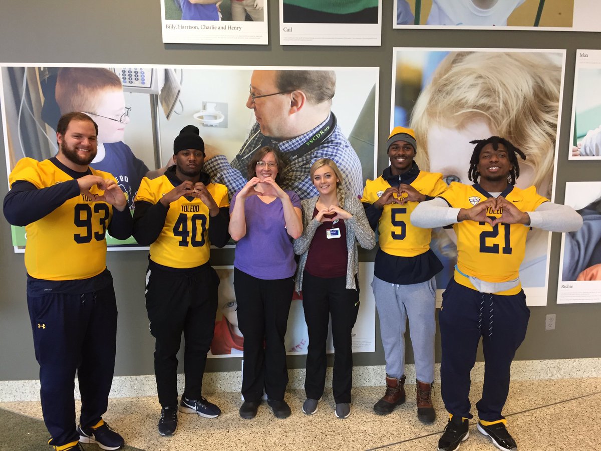 CoachNCole's tweet photo. Itโs a great day to be a ๐ spreading ๐๐ all over the city #ValentineDay #LiftOff #GivingBack #CoolThingsOnly https://t.co/Phdssqzd3a