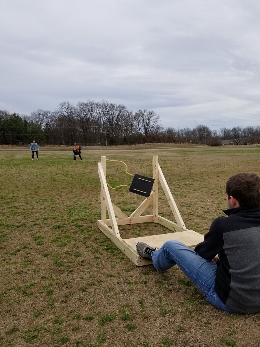 high_hhs's tweet image. Hernando HS Physics students launching mini basketballs to study projectile motion. #teamdcs