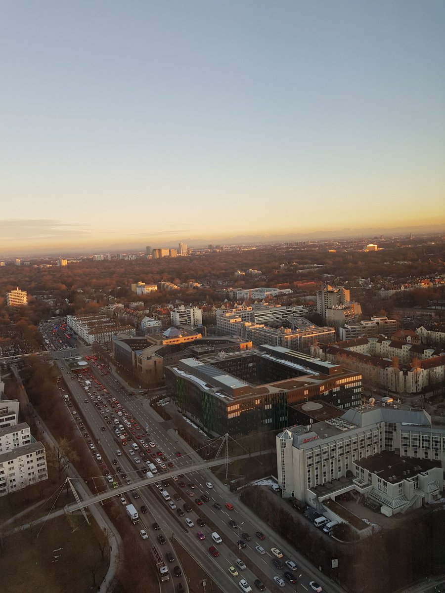 Spannende Diskussionen zum Thema #Industrie40 bei #IBM in #München bei traumhafter Aussicht. Was will man mehr? :-) @mjuqed <a href="/IBMIoT/">Bug Hunter</a> #IoT #officeview