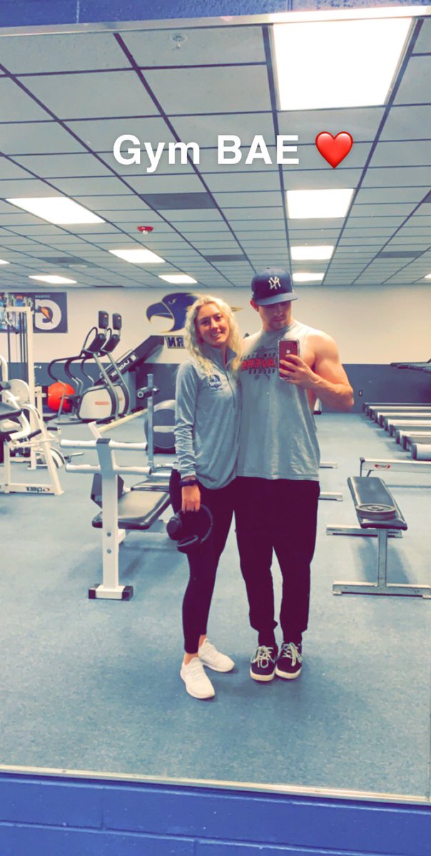 boardboy727's tweet photo. Happy valentines pretty lady❤️ @WhitneeWebster https://t.co/nvLltQH6Qz