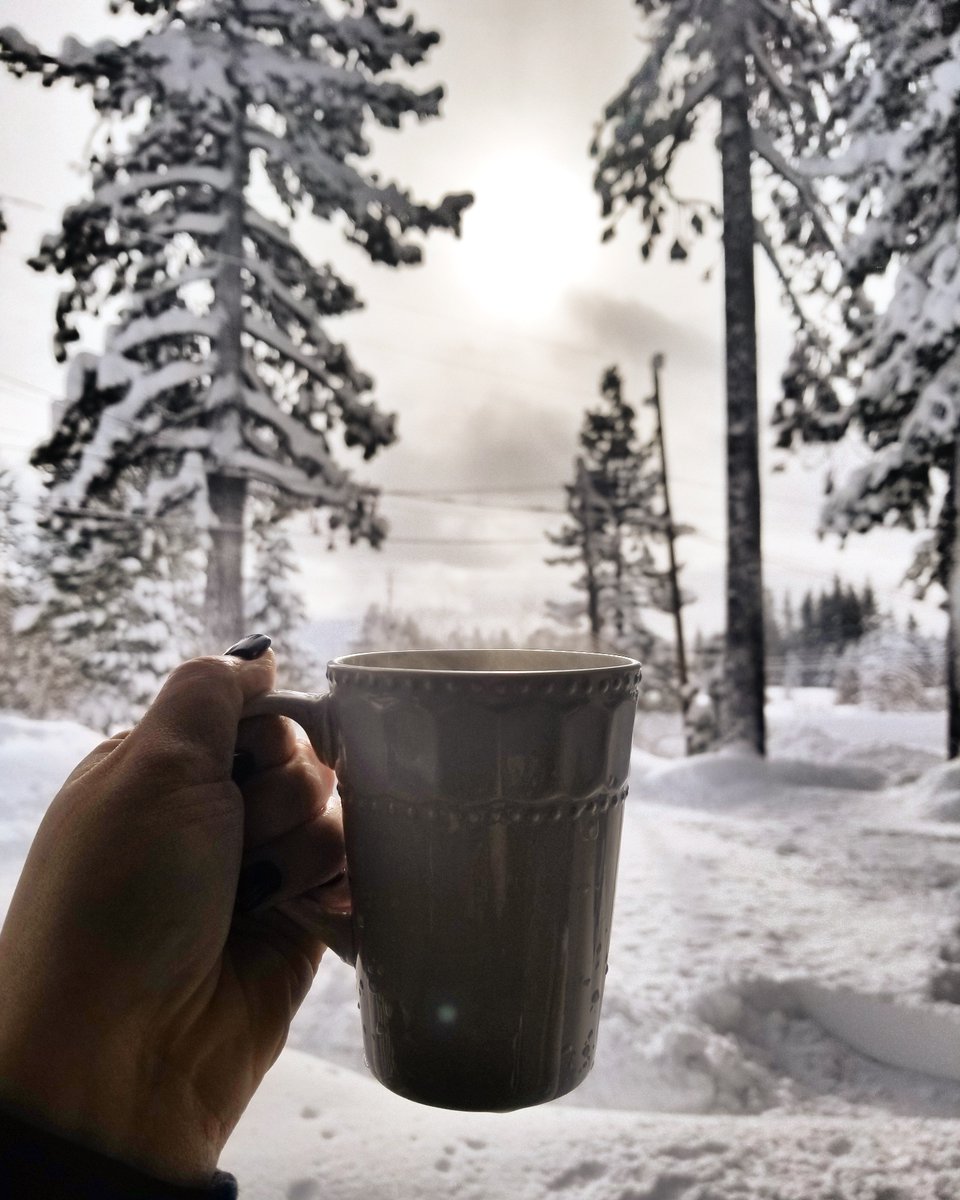 cultured_vine's tweet photo. Cheers to #winter
#culturedvine #napavalley #napastyle #napalife #travel #winecountry #oakville #yountville #napa #sthelena #calistoga #culinary #luxurylifestyle #resort #robbreport #winespectator #privatejet #wine #luxurytravel #harvest https://t.co/xgPAVPGxLr