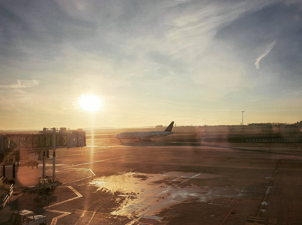 Sometimes I wonder if I'm still at @BrusselsAirport... The light/atmosphere varies here so much depending on the time of day. @united #BRU #beingunited #ilovemyairportjob #whyiloveaAO #aviationphotography #avgeek #wearebrusselsairport @weareunited