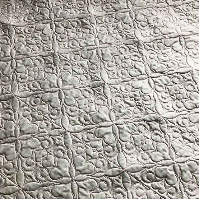 daynaleaf's tweet photo. Happy Valentine Day♥️ #daisydesignslongarmquilting #quilting #quilt #quiltingfun #myownquilt #aquiltforme #gammillquilting #valentinesquilt #glidethread #hearts https://t.co/llmcLn4upX https://t.co/V39PU9PMcF