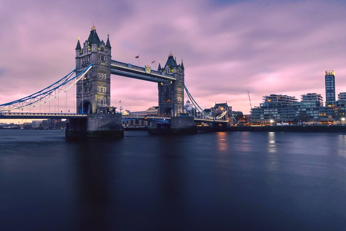 BUNAC_USA's tweet photo. Happy Valentines Day! 💕 Fall in love with with London this summer on our Intern in Britain Ultimate program! Book by March 29th for a summer internship start date. 🇬🇧 https://t.co/suyCENLWjz https://t.co/k7VsSwsyls