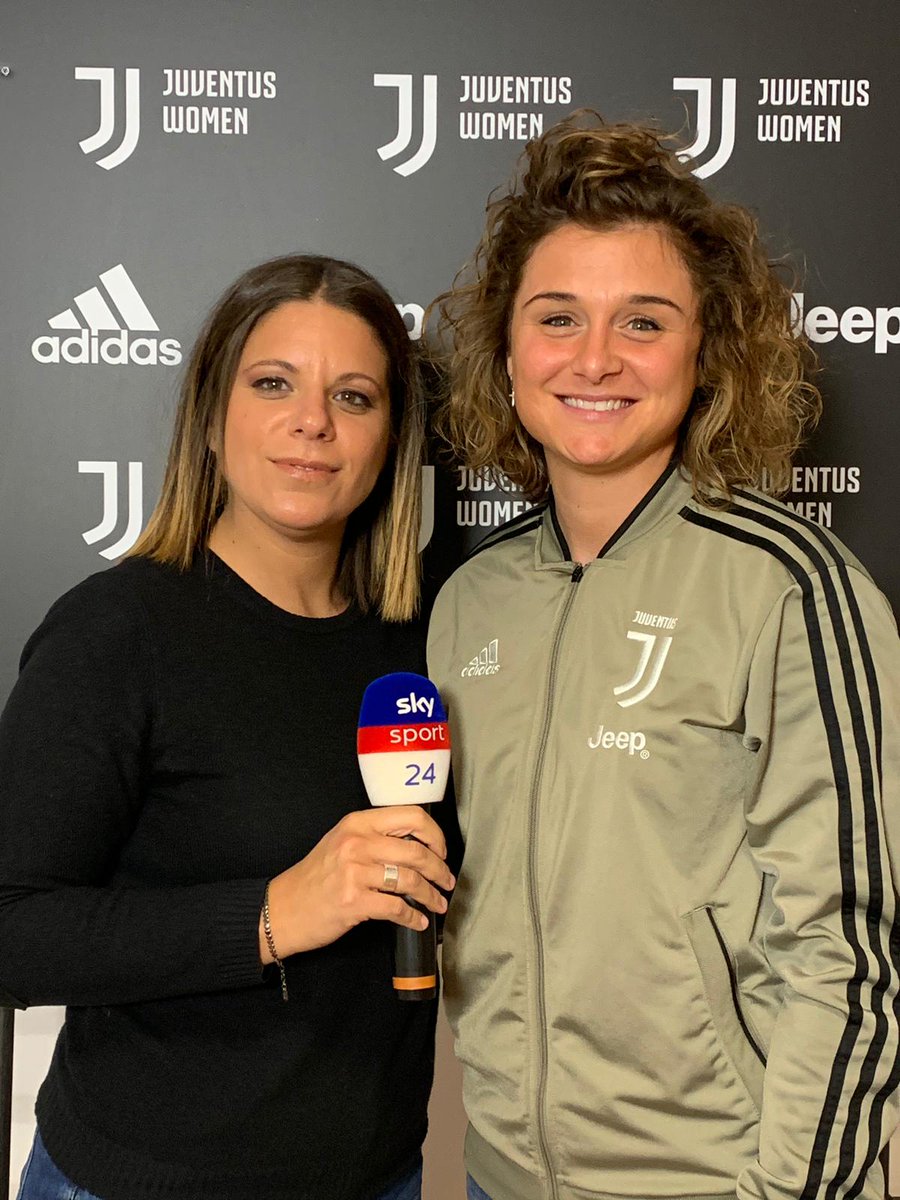 gaiabrunelli's tweet photo. Giornata di interviste al centro sportivo di Vinovo con @cristianagire, Aurora Galli e @barbarabonansea. Anche la Juve è carica in vista del big match di domenica contro il Milan. 

#14febbraio #Vinovo #SkySport https://t.co/NDLjNZG6DZ