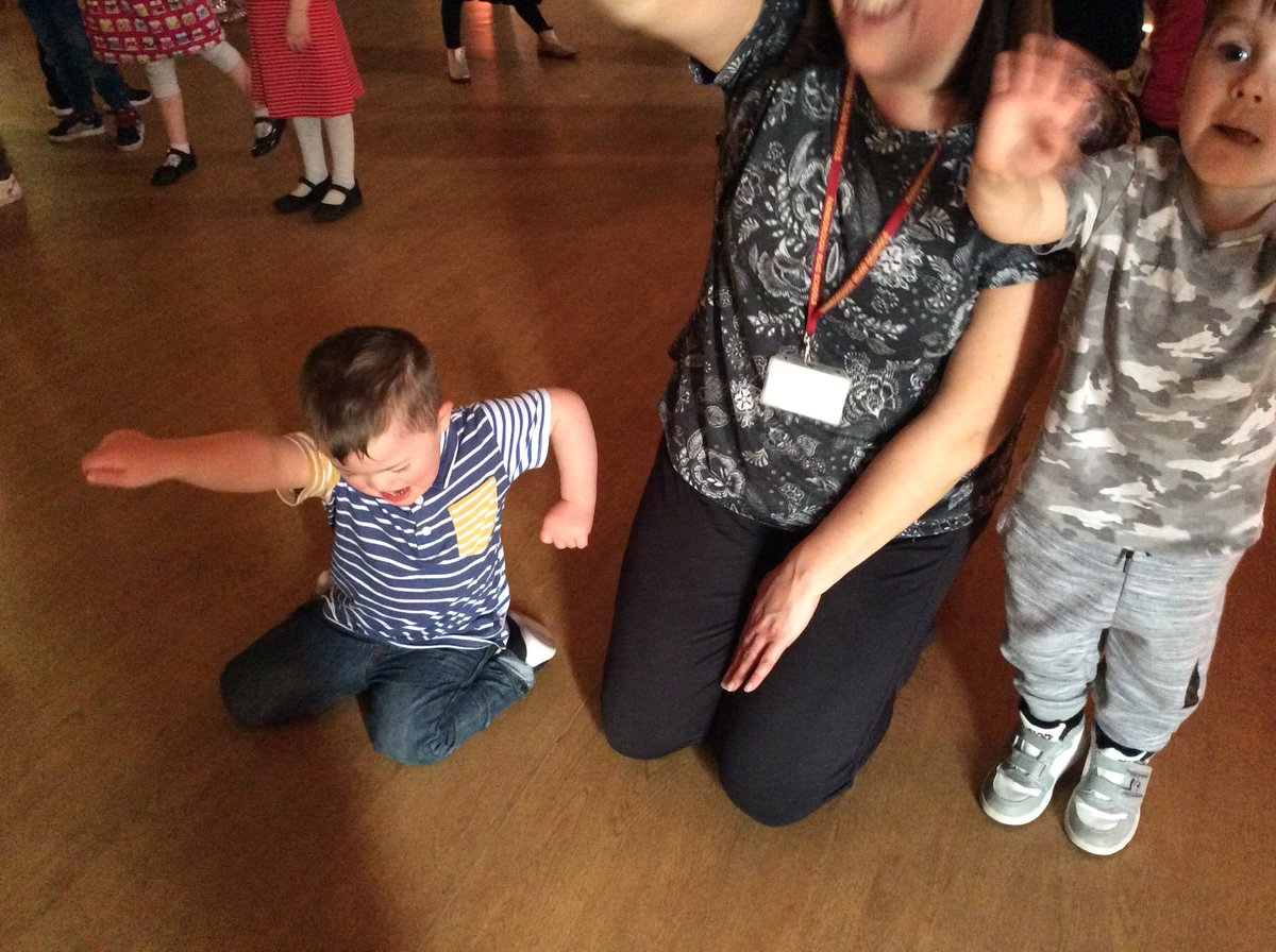 FRISroom1's tweet image. Disco dancing fun.#eyfsfun
