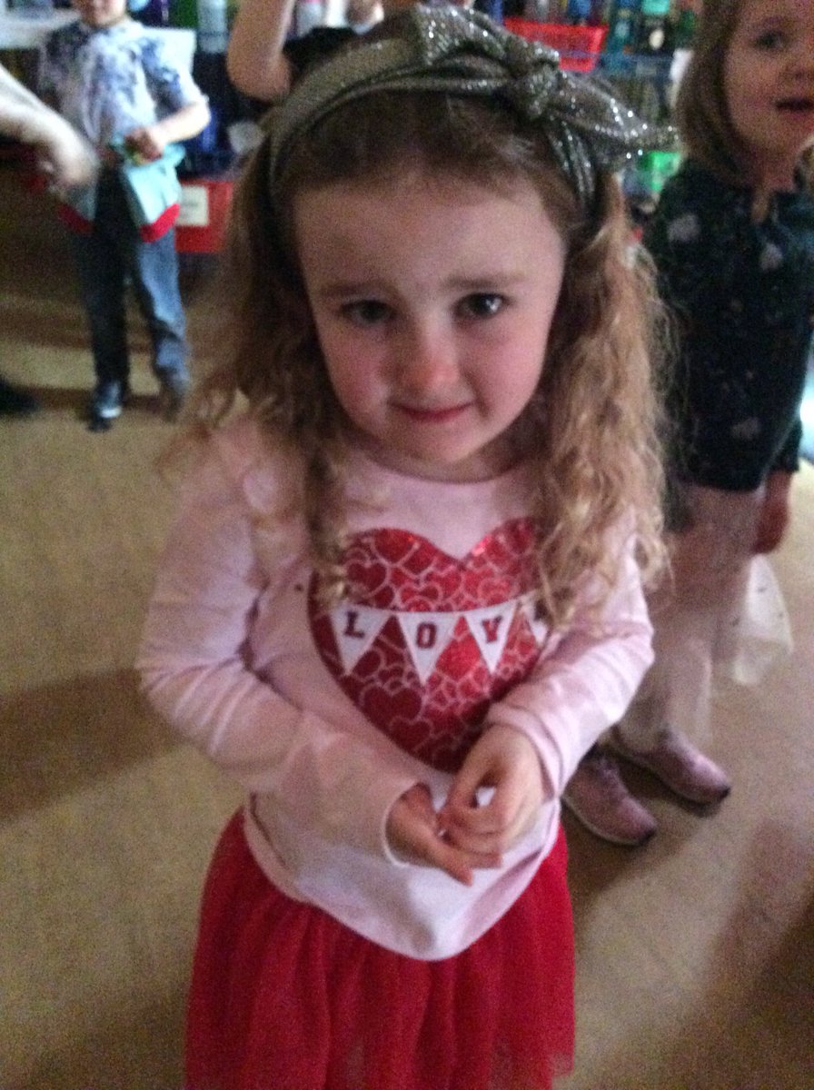 FRISroom1's tweet image. Disco dancing fun.#eyfsfun