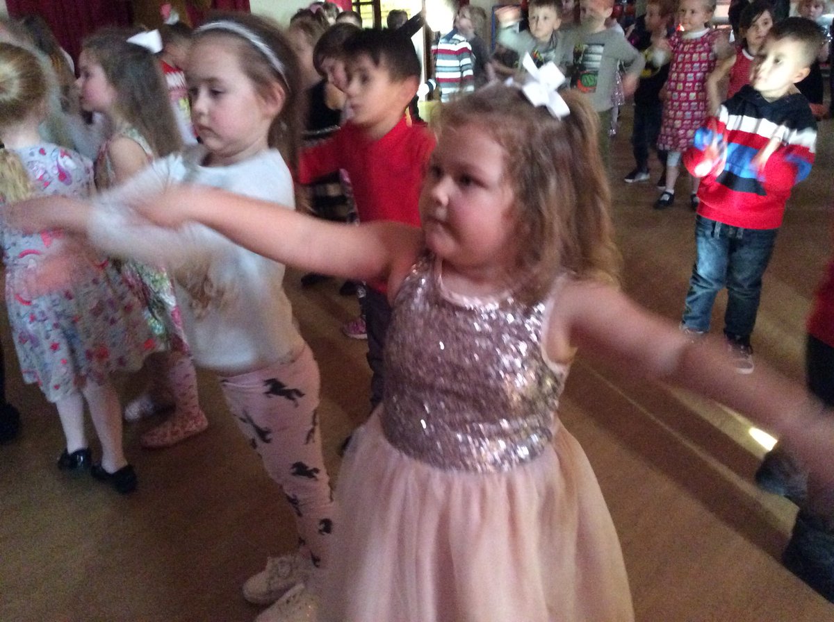 FRISroom1's tweet image. Disco dancing fun.#eyfsfun