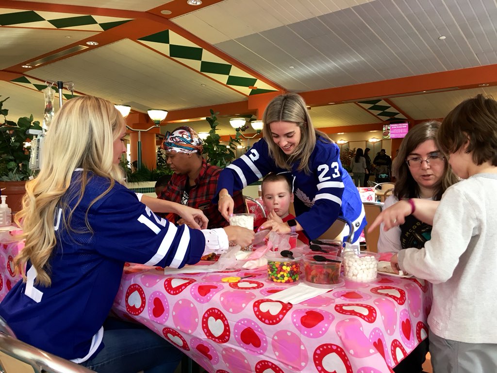 Maple Leafs Friends and Family made a special visit to @SickKidsNews today to decorate cookies and make Valentines.
#LeafsForever