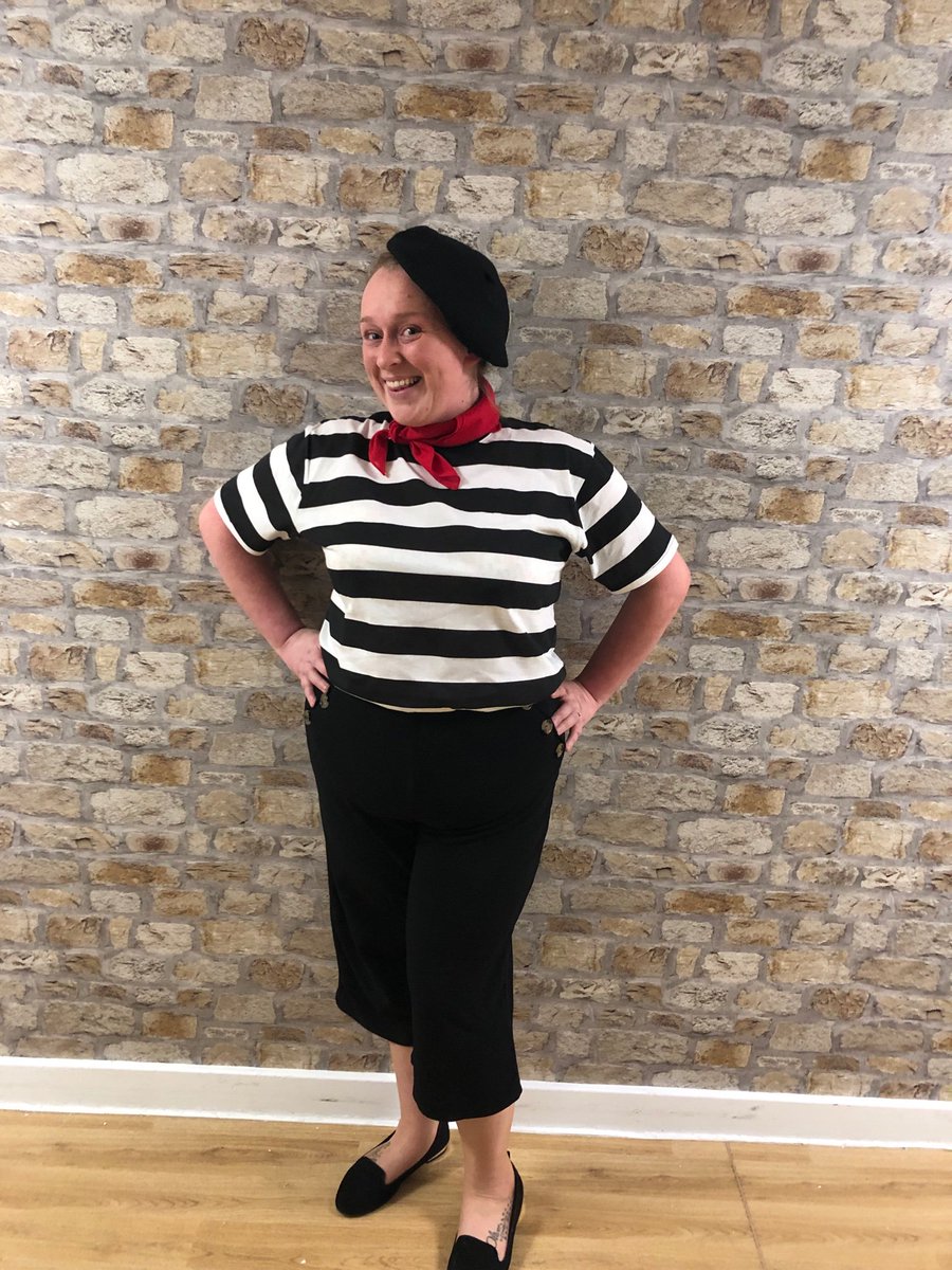 #Valentines At Asquith Hall with a french themed three course meal and entertainment-Romantic evening for residents and their partners ❤️❤️❤️