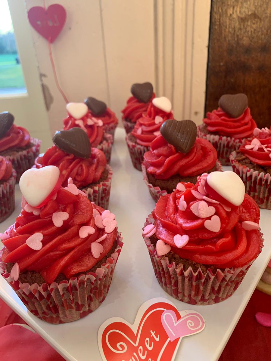 MillHillSenior's tweet photo. Special treat for our lucky Boarders this evening #HappyValentinesDay #MillHillSenior #MillHillBoarders https://t.co/kativVmrKr