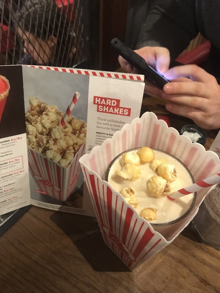 AbbyAvery_'s tweet photo. Currently sat having a nice valentines meal.. geeee thanks @TGIFridays 👌🏻😂

#foodfail #falseadvertising #wheresmypopcorn #advertisingfail https://t.co/JsdMUlIv3d
