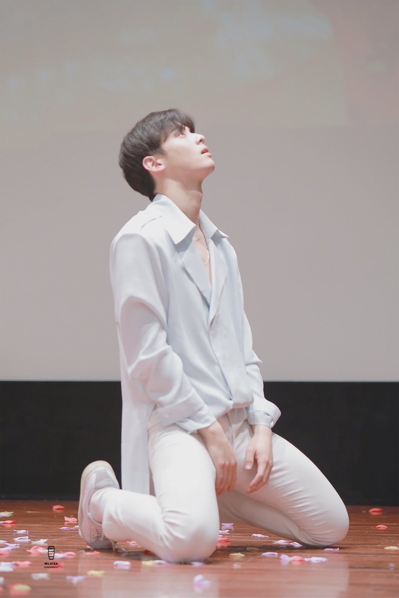 0330milktea's tweet photo. 190202 #아스트로 #ASTRO @offclASTRO #차은우 #チャウヌ #차밤비 #chabambi #겨울은우 #차은우의밀크티 https://t.co/aWrBJL7p4d