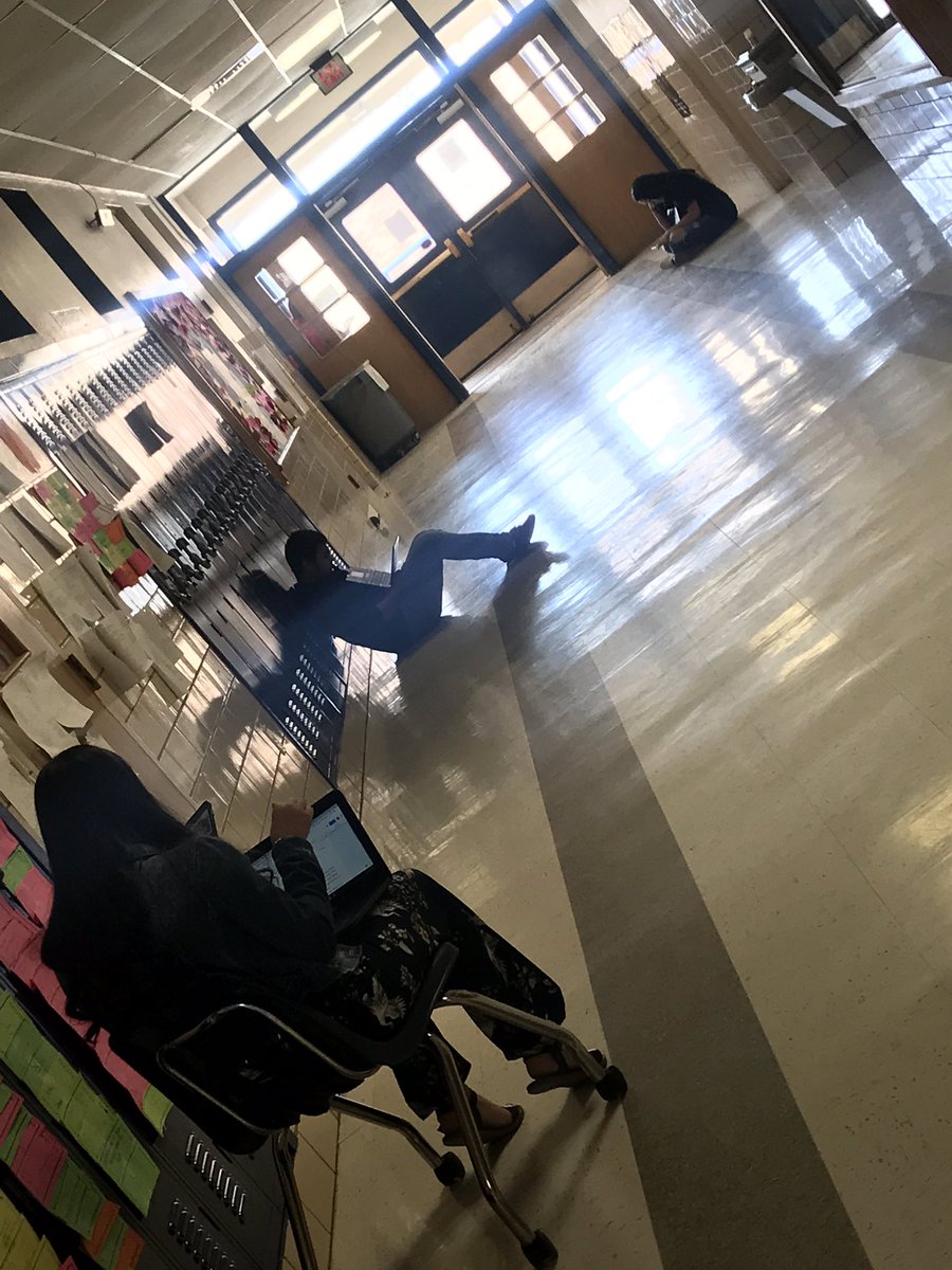 Jacque_Bayless's tweet photo. Ss recording podcast. #PDHS #Donsread #LearnwithBayless https://t.co/RZ2aTjkYb3
