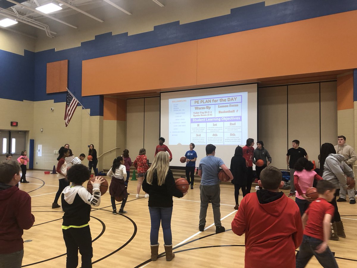 Great to see our boys and girls basketball players @XeniaTecumseh helping the 5th graders with their basketball skills in @stephanielane01 PE class! #WeAreXenia