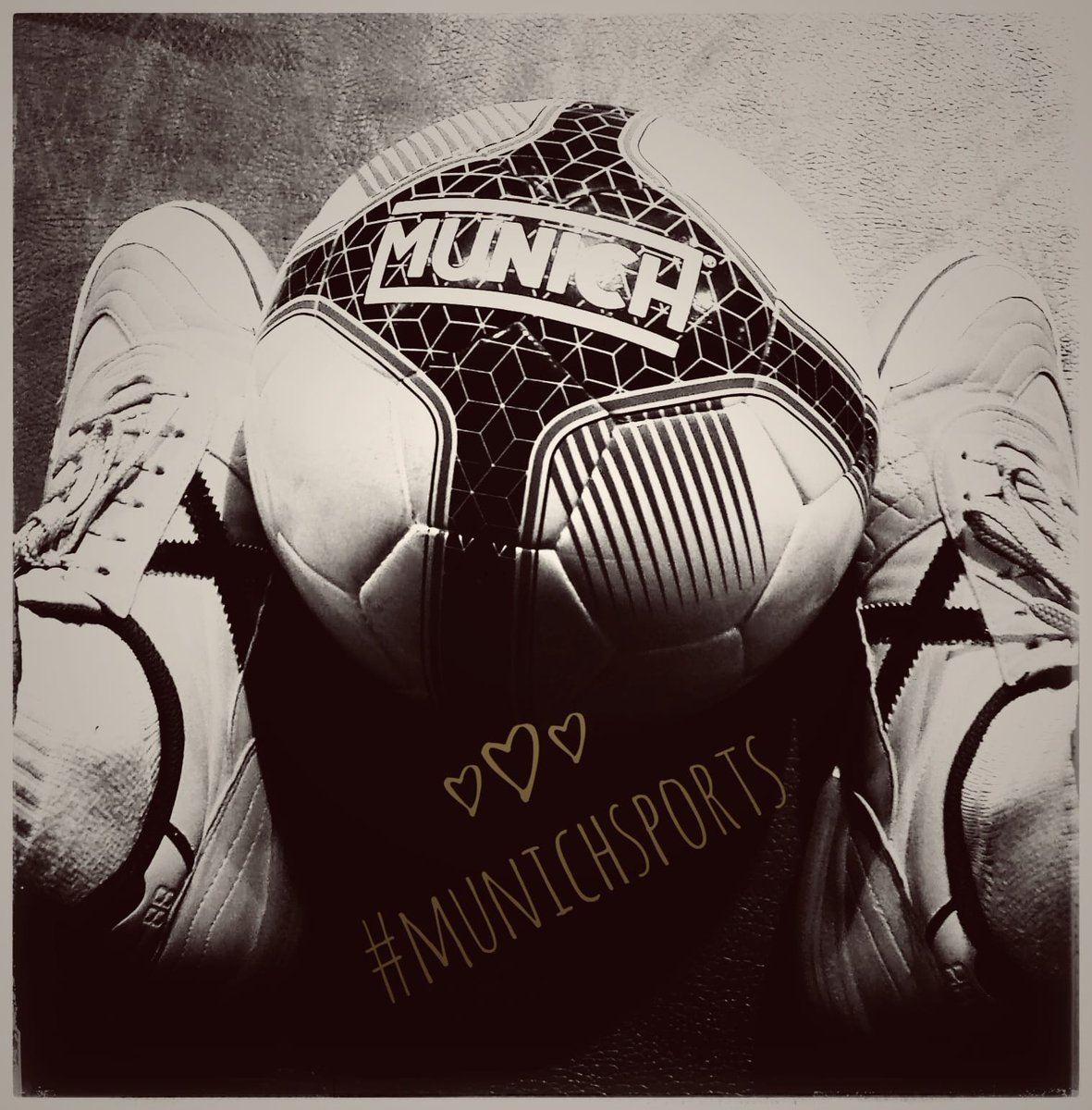 LydiaMesias's tweet photo. Último entreno de la semana!! ⚽⚽ ✖✖ @munichsports @pauloroberto710 #munichsports https://t.co/br5Kogo6tn