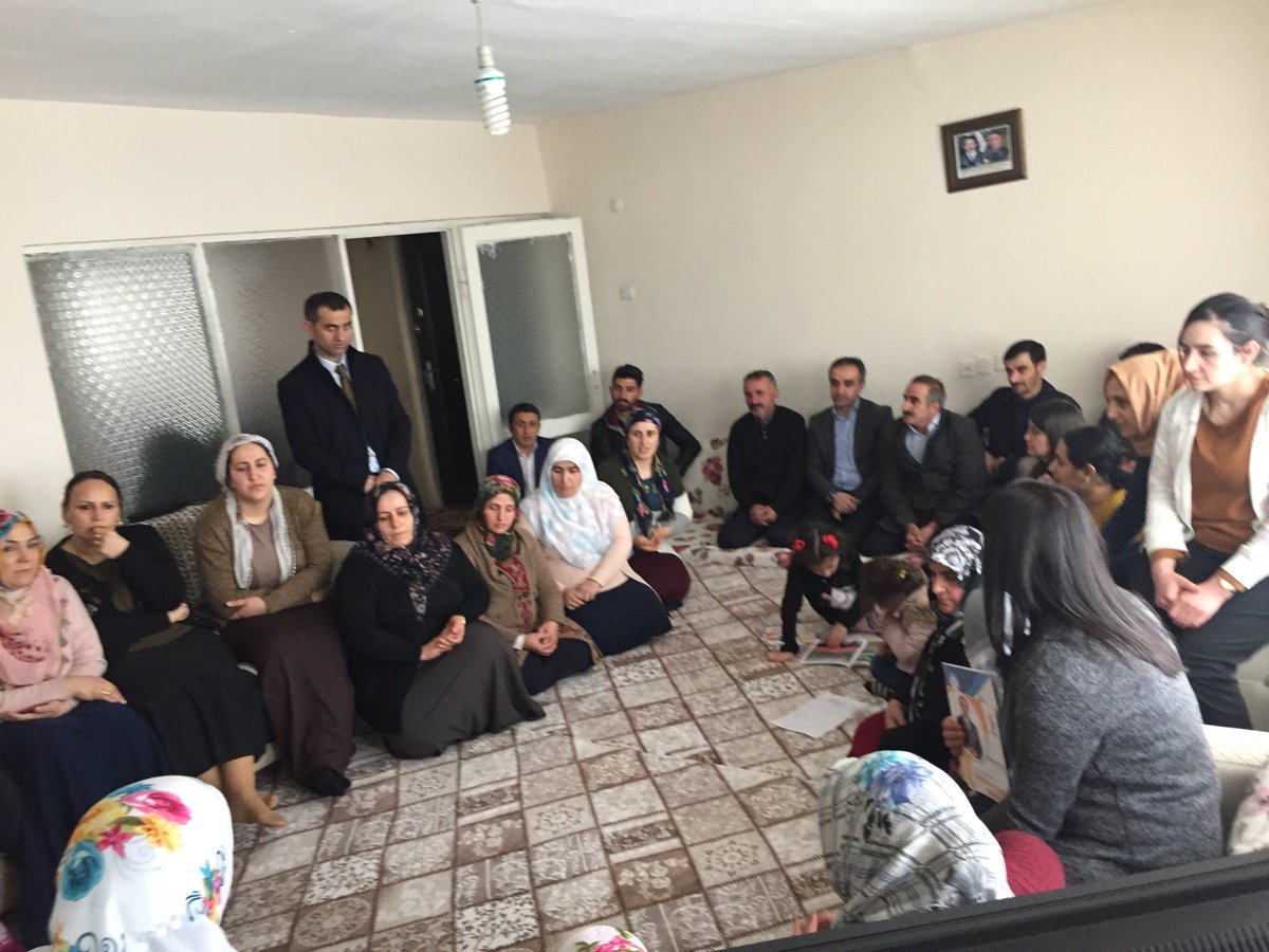Akkadin_Hakkari's tweet photo. SKM çalışmalarımız kapsamında  
#gönüladam Bldy Bşkn adayımız sn.@EpcimCuneyt beyin katılımıyla Gazi Mahallesi Kırk Konutlarda Birgül KURT hanıma ve komşularına gönül kapılarını açıkları icin tşk ederiz @selvacam @sedagbl @neslihan_coskn @aysgl_ern_ozdmr @Emrullah_Gur @AKKADINGM https://t.co/LaYNZR39Q3