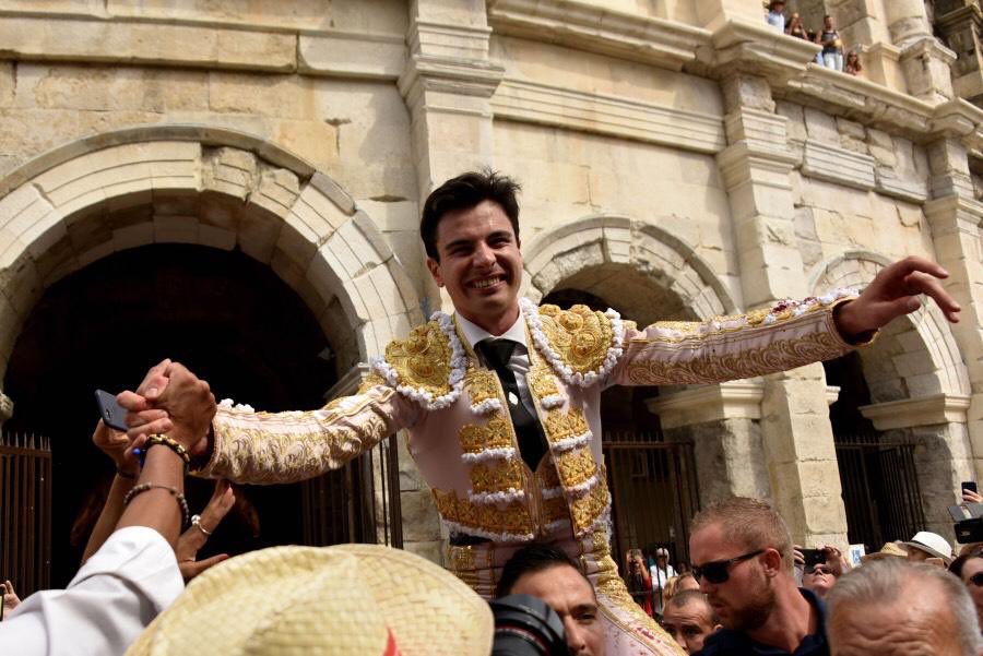 7manolosanchez's tweet photo. ...Motivos para creer Toñete...

ALMERÍA: 2 orejas.
RONDA: 2 orejas.
VALLADOLID: 3 orejas.
NÎMES, alternativa: 3 orejas, Puerta de los Cónsules. https://t.co/6dPxWKb9P2