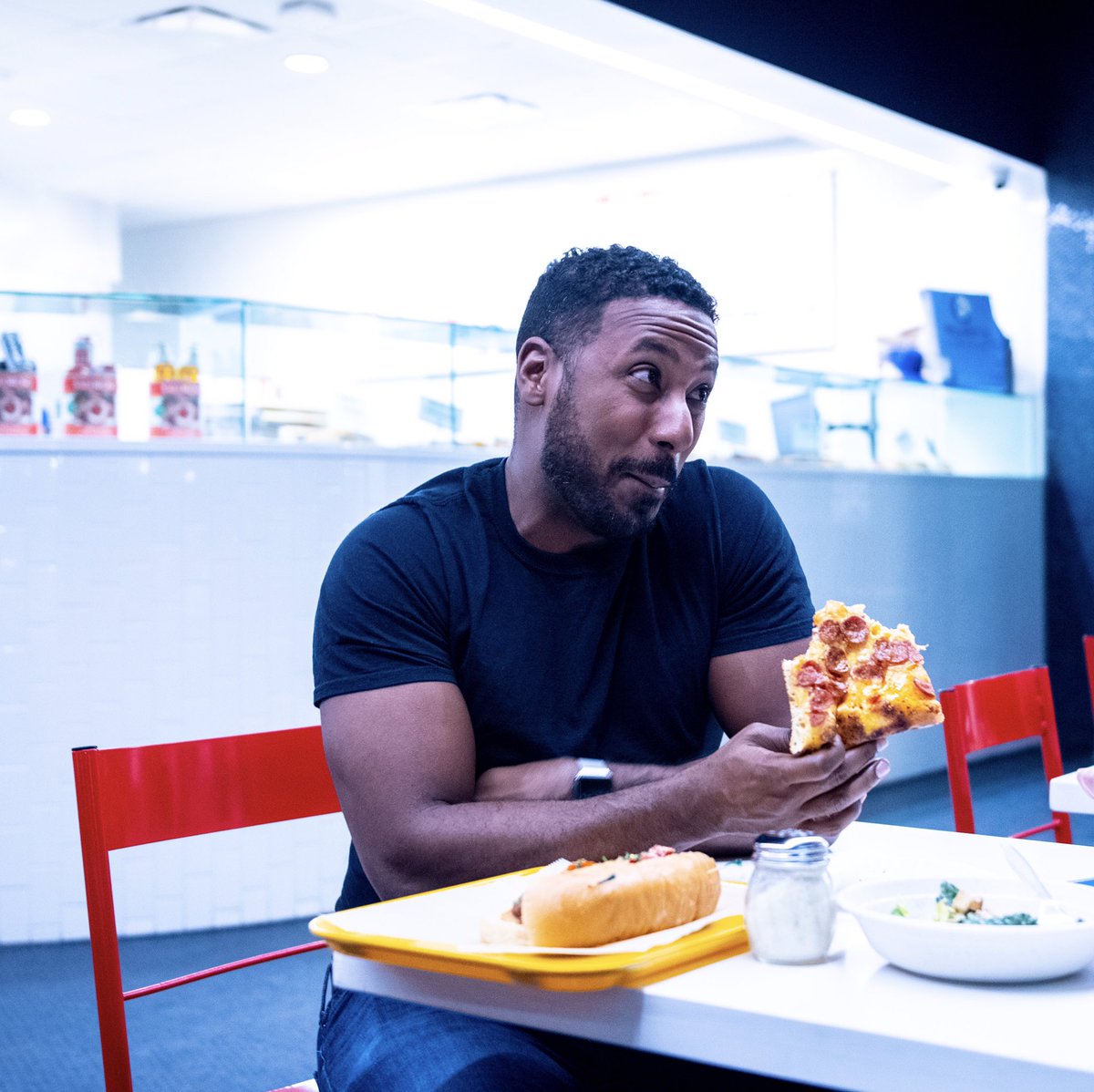 Status: in a relationship...
...with pizza 😍
#valentinesday #truelove #vinnysasliceisnice