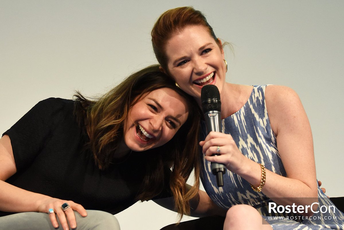 RosterCon's tweet photo. #GreysCon - @caterinatweets &amp; @sarahdrew à la convention #GreysAnantomy. #RosterCute https://t.co/azmx9sQ71A
