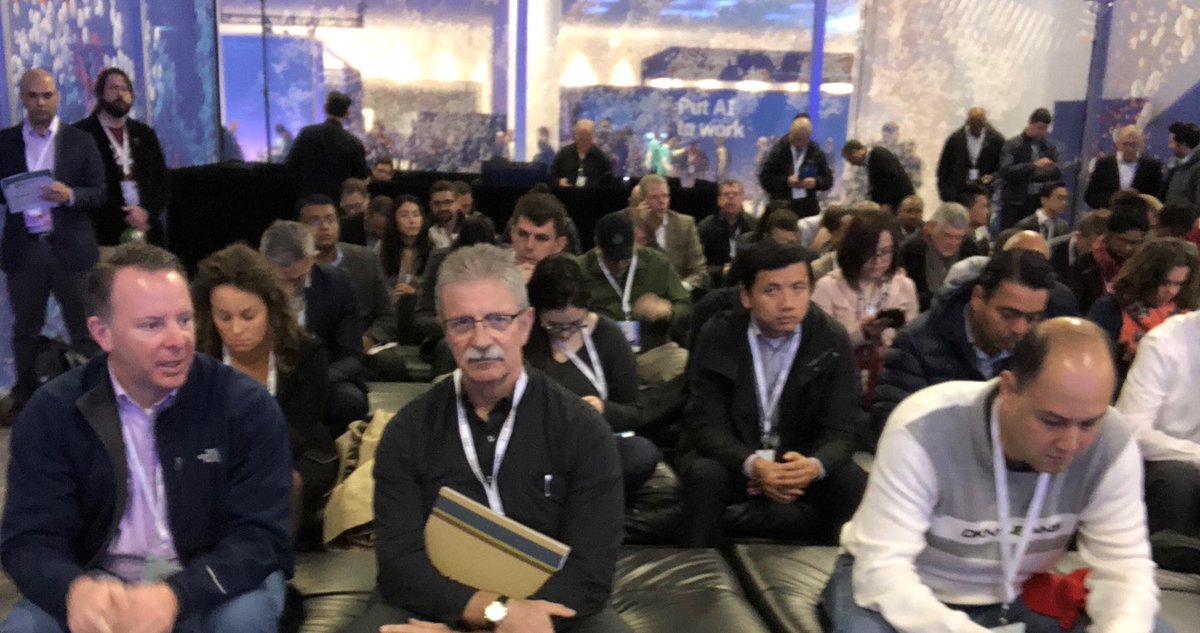 Jam packed session for ⁦<a href="/hrle1/">Michael Härle</a>⁩ presentation on AI and ML for the Enterprise ⁦@IBMAnalytics⁩ ⁦@ibmlive⁩ #db2z