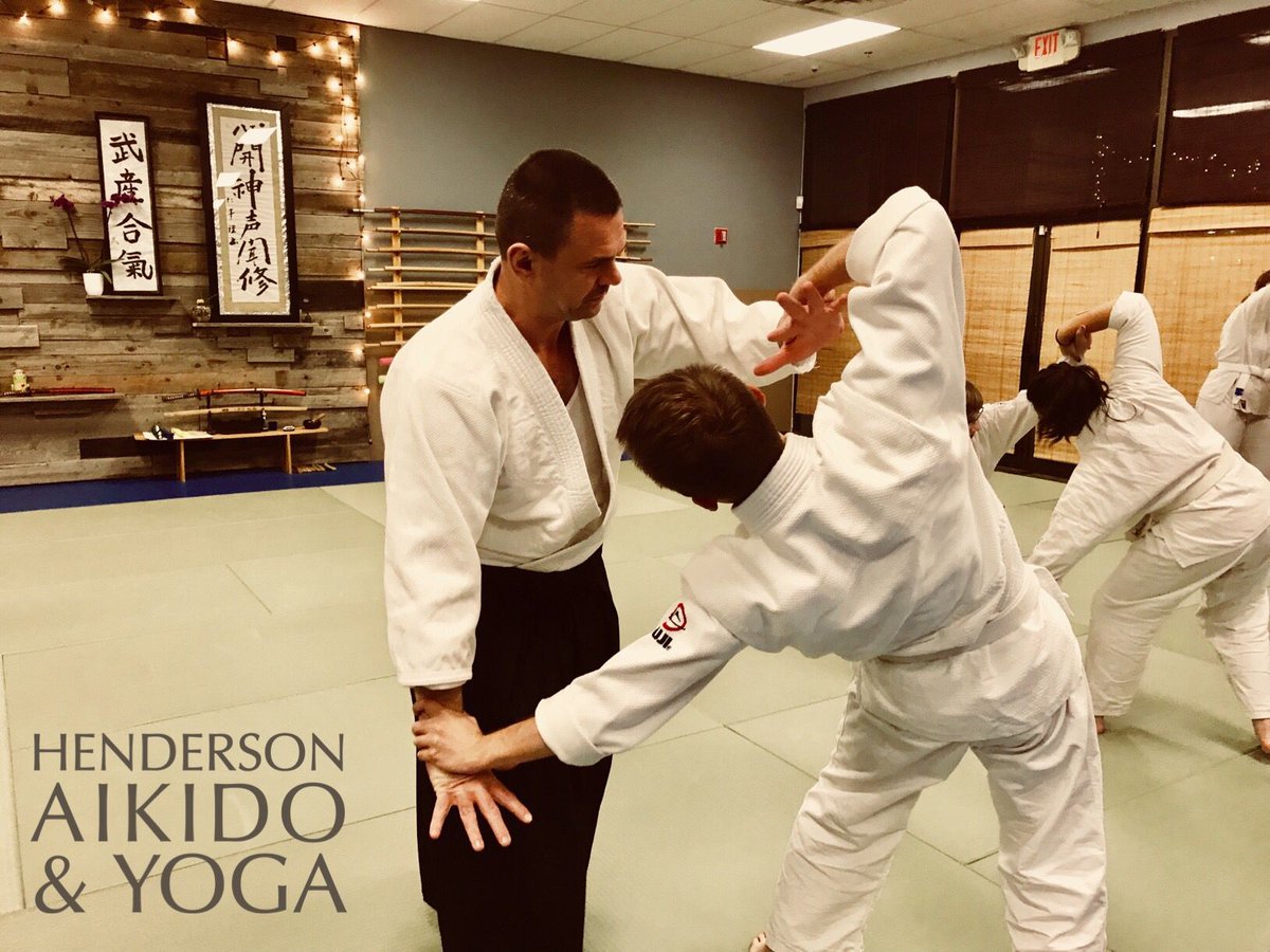 hendersonaikido's tweet photo. Moving through this week with extension and focus. Looking good everyone!
#Aikido #yoga #community #learning #dojotribe #aikifamily #havingfun #hendersonaikido #hendersonnv #lasvegas
https://t.co/Aygvng71SN https://t.co/ulq8pbe5GM