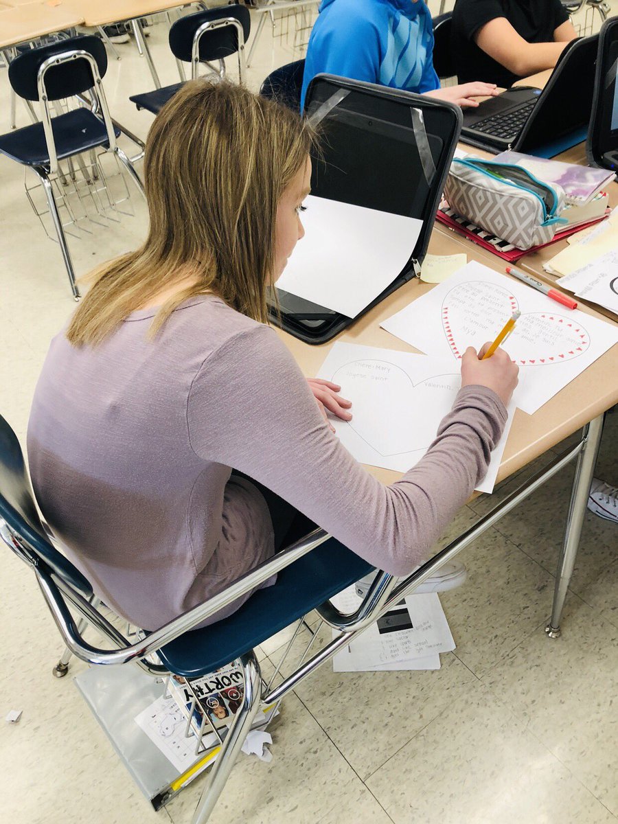 MrsBlecherWSD's tweet image. Joyeuse Saint Valentin! Today students created their own “carte de Saint-Valentin” using their knowledge of likes and dislikes plus personalith traits! #wsmswolves #ValentinesDay #wsd