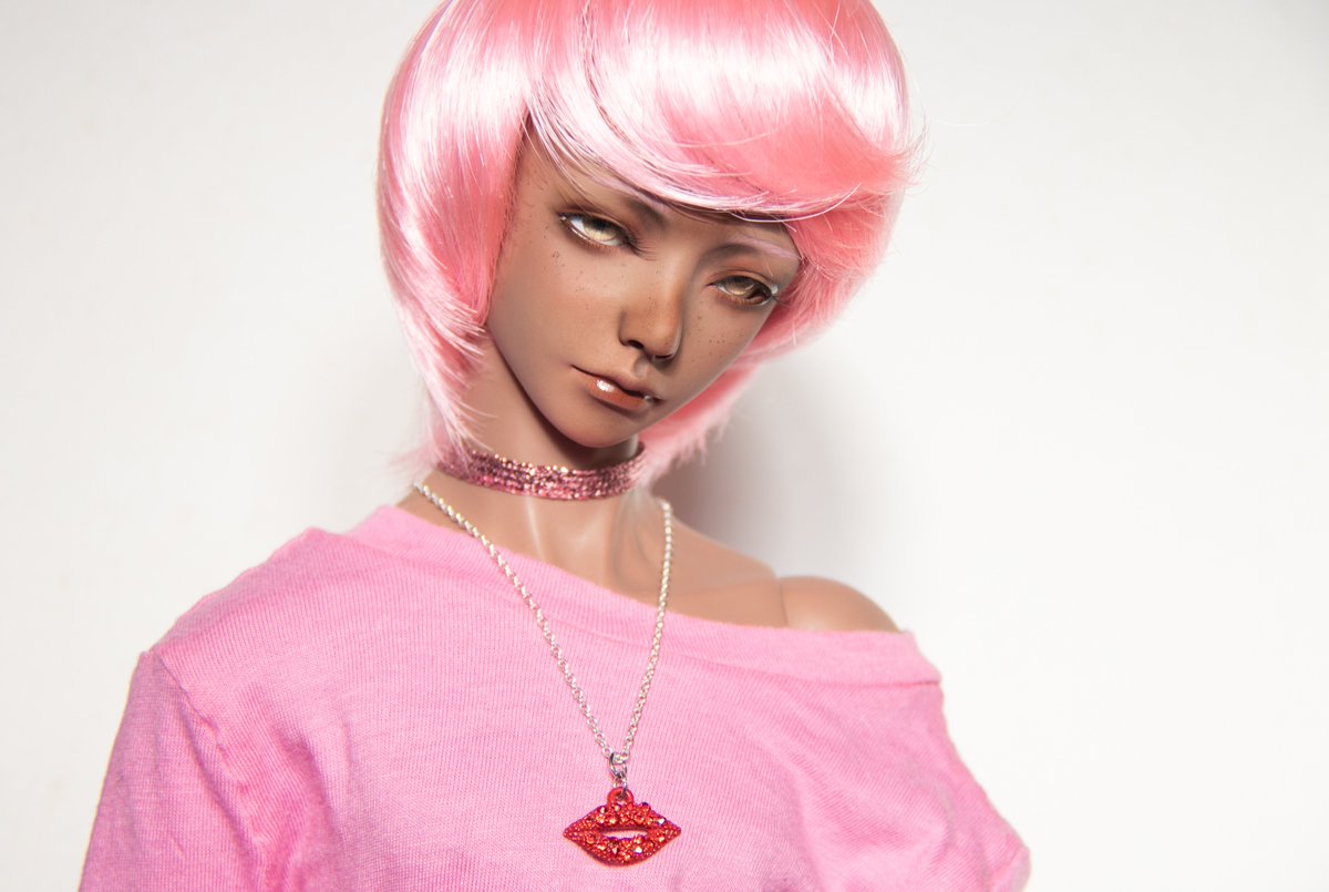 ResinWraith's tweet photo. Happy Valentine's! <3 Who better to take cute pics of than the resident sweetheart on this day. He also got some new jewellery that I made that was kinda perfect for today as well, so had to post something of him.  :D #BJD #BallJointedDoll #DollmoreZaoll #ZaollLuv #Zaoll #Hybrid https://t.co/PZz7igra9t