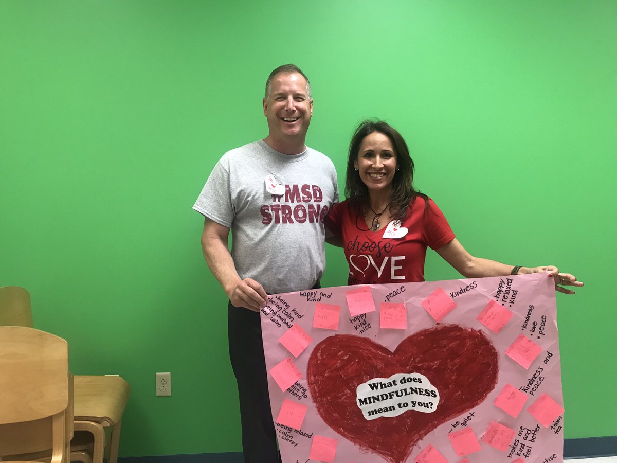 MarcCharpentier's tweet photo. #2getherInServiceAndLove Sunset 
Lakes Elementary school-wide mindfulness celebration of love! https://t.co/eeNanKYSEr