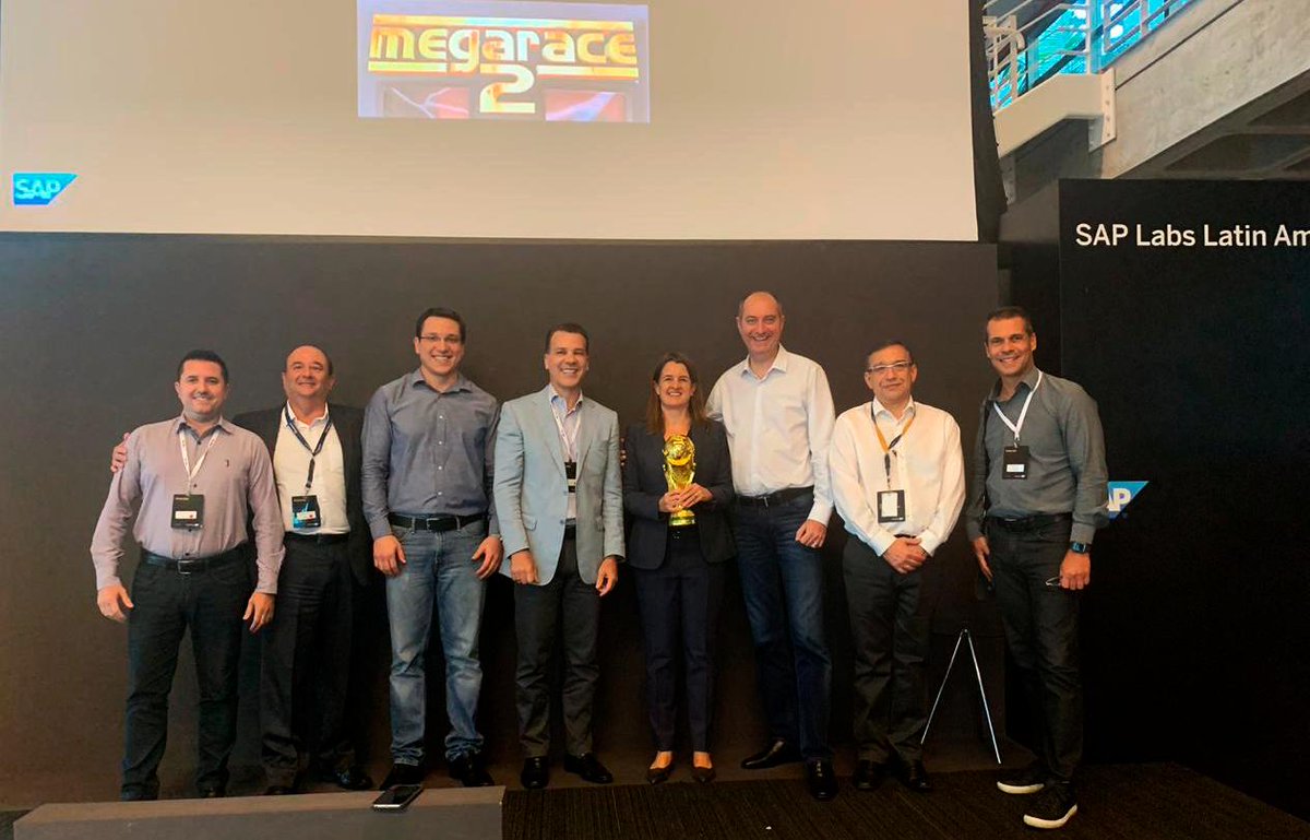 AlexandroMC's tweet photo. Alexandro CarvalhoA “Taça do Mundo é Nossa” tempo da @ SAPBrasil, liderado pelo Diretor de Canais Luciano Schorck Idesio, foi o grande vencedor do Programa.

Anderson Dal'Bó, Herval Soares Alvarenga Junior e Haroldo Luvison Junior. # TeamMegawork, participando do # PKOM2019. https://t.co/ACqpDNb5aA