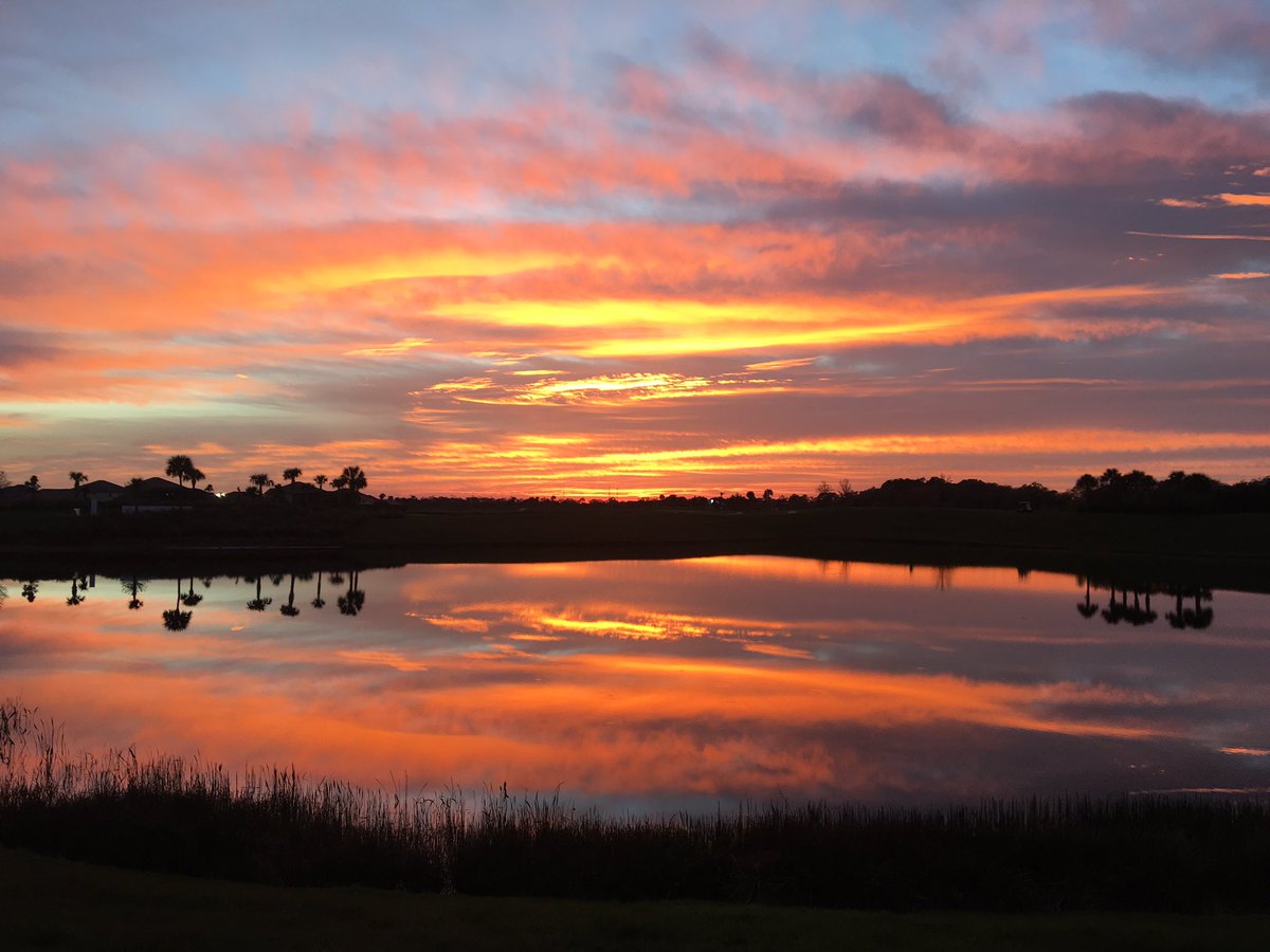truckkarma's tweet photo. Captured this beauty as we suspended round 1 @suncoastclassic #darknesscomes #nitenite https://t.co/wBKPGBoMka
