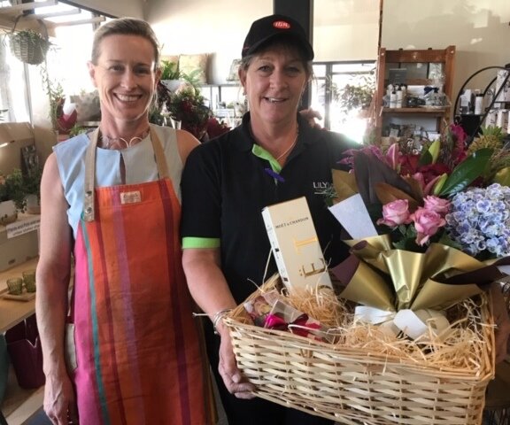 TimShawTalks's tweet photo. Sarah from Belconnen called @TimShawTweets to thank 2CC and Miss Moss Florals this morning for her amazing Valentine's Day prize https://t.co/da4UgPcEz2

#TimShawBreakfastShow #TalkingCanberra https://t.co/jDgkffAJIq