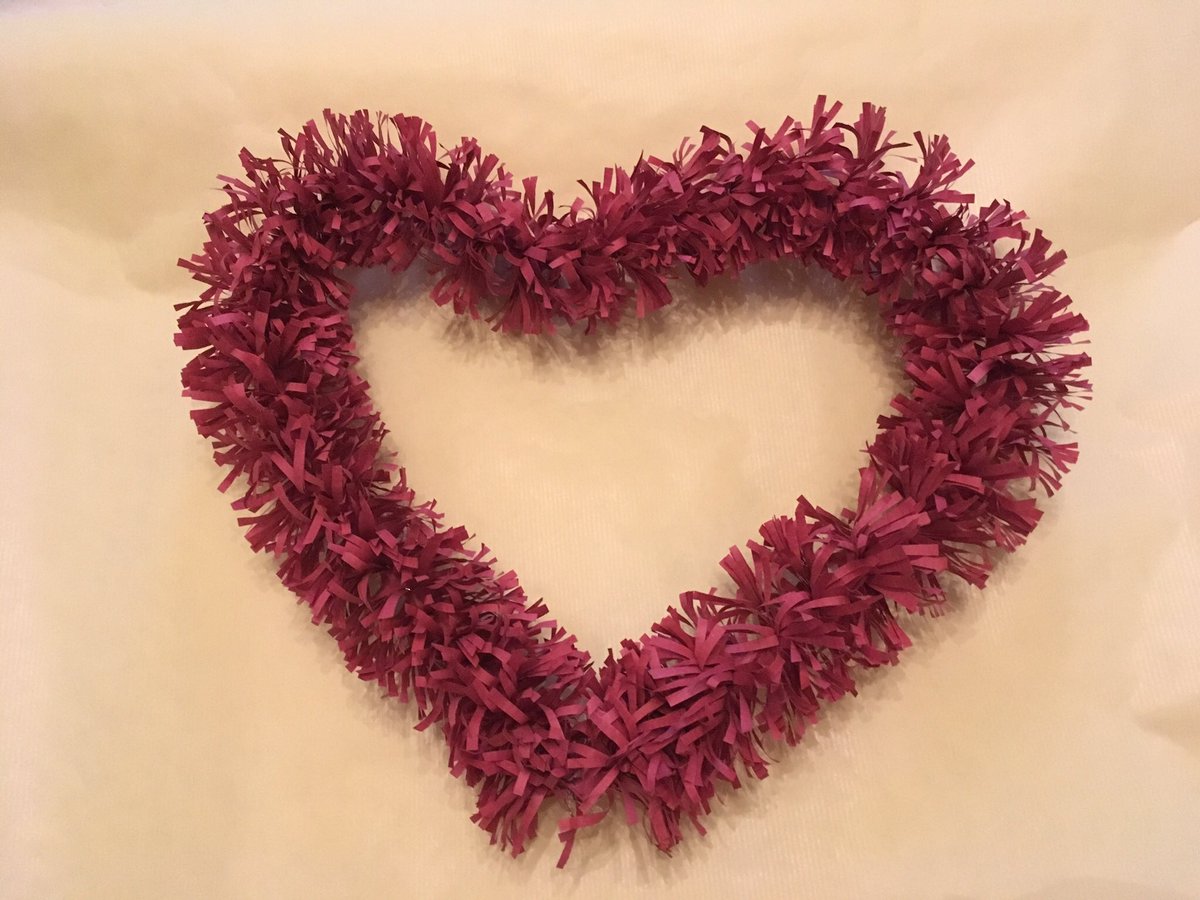 ecotinsel's tweet photo. Sharing the love! ❤️❤️❤️Happy Valentine’s Day to everyone #HappyValentinesDay2019 #ecofriendly #LoveIsInTheAir #ecotinsel #Valentines2019 https://t.co/fmTDPjIc9h
