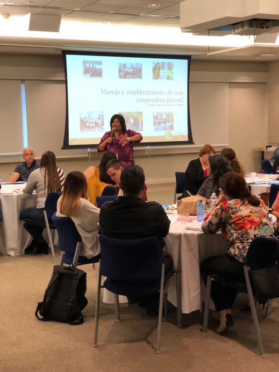 EDUCACIONPR's tweet photo. Ayer se realizó la orientación a 67 maestros voluntarios que promoverán una cultura de Emprendimiento en sus escuelas. Recibieron capacitación sobre Emprendimiento, Educación Financiera y Cooperativismo. ¡Gracias por su compromiso! #YoSoyDE https://t.co/kRoV8FyrLM